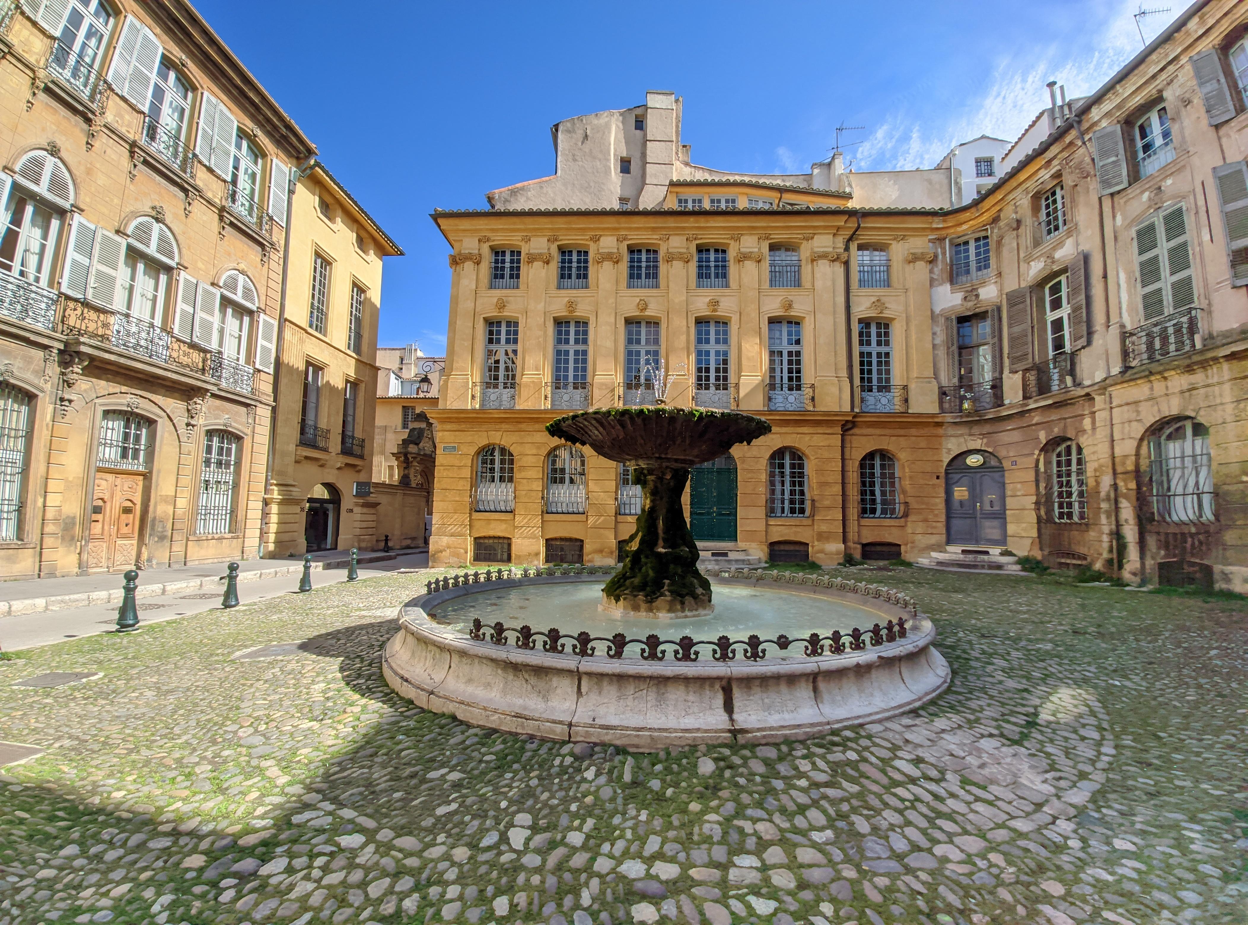 Le Cours Mirabeau d'Aix-en-Provence