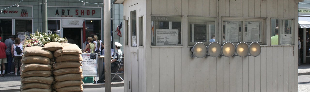 Der Checkpoint Charlie in Berlin, ein Symbol einer vergangenen Zeit! 