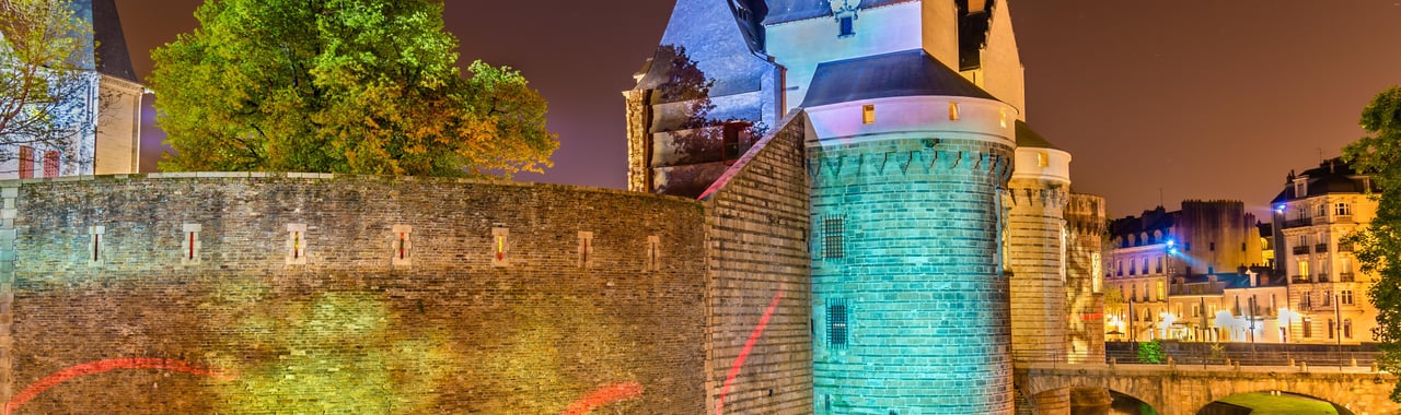 Chateau Ducs Bretagne night Castle of the Dukes of Brittany