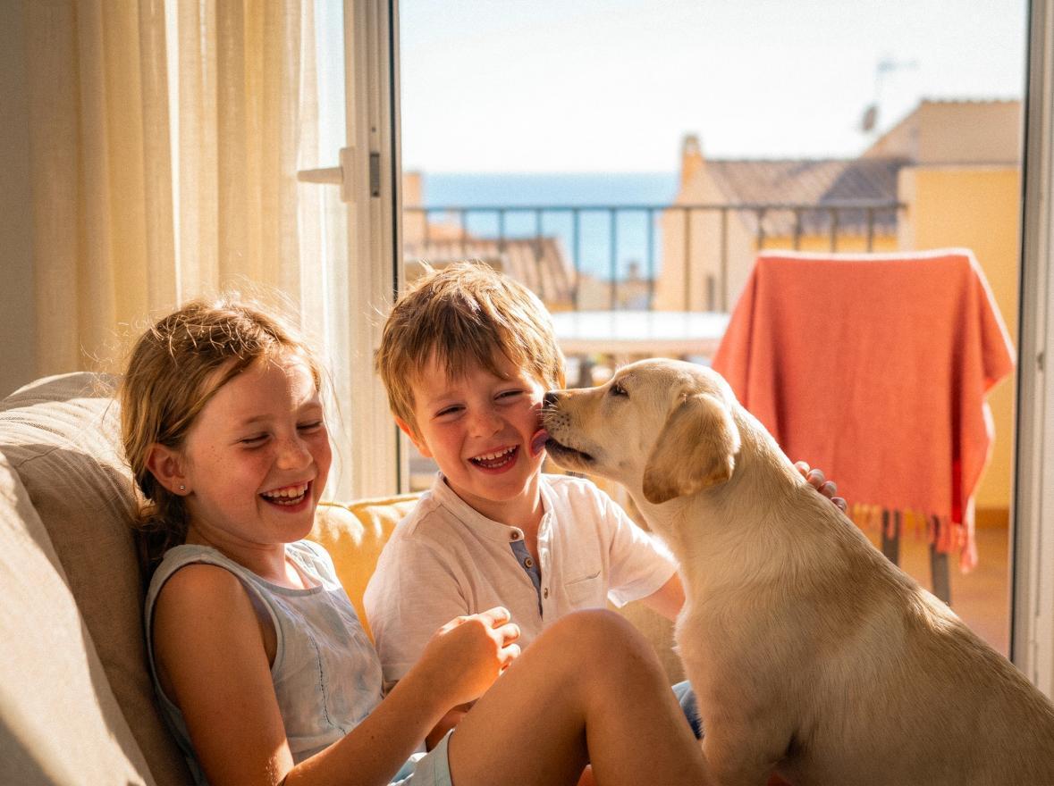 niños con perro