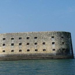 Visit Fort Boyard by renting an aparthotel nearby