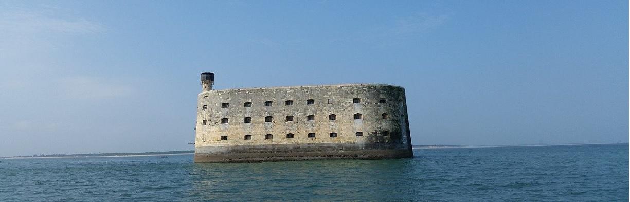 Besuchen Sie Fort Boyard und mieten Sie ein Aparthotel in der Nähe